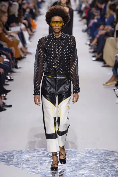 Look 12
